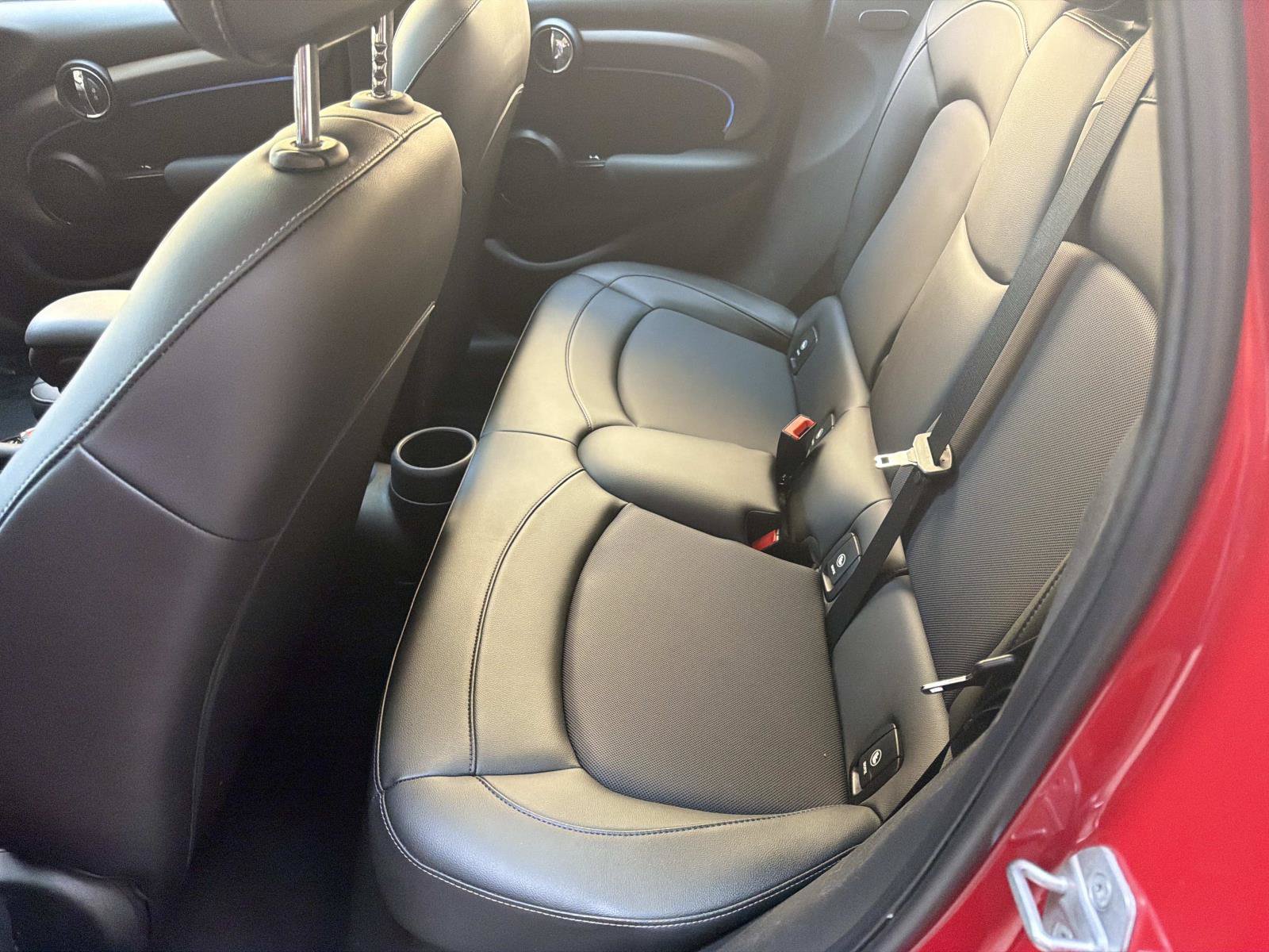 Used 2022 MINI Cooper 4-Door Hardtop FWD image 9