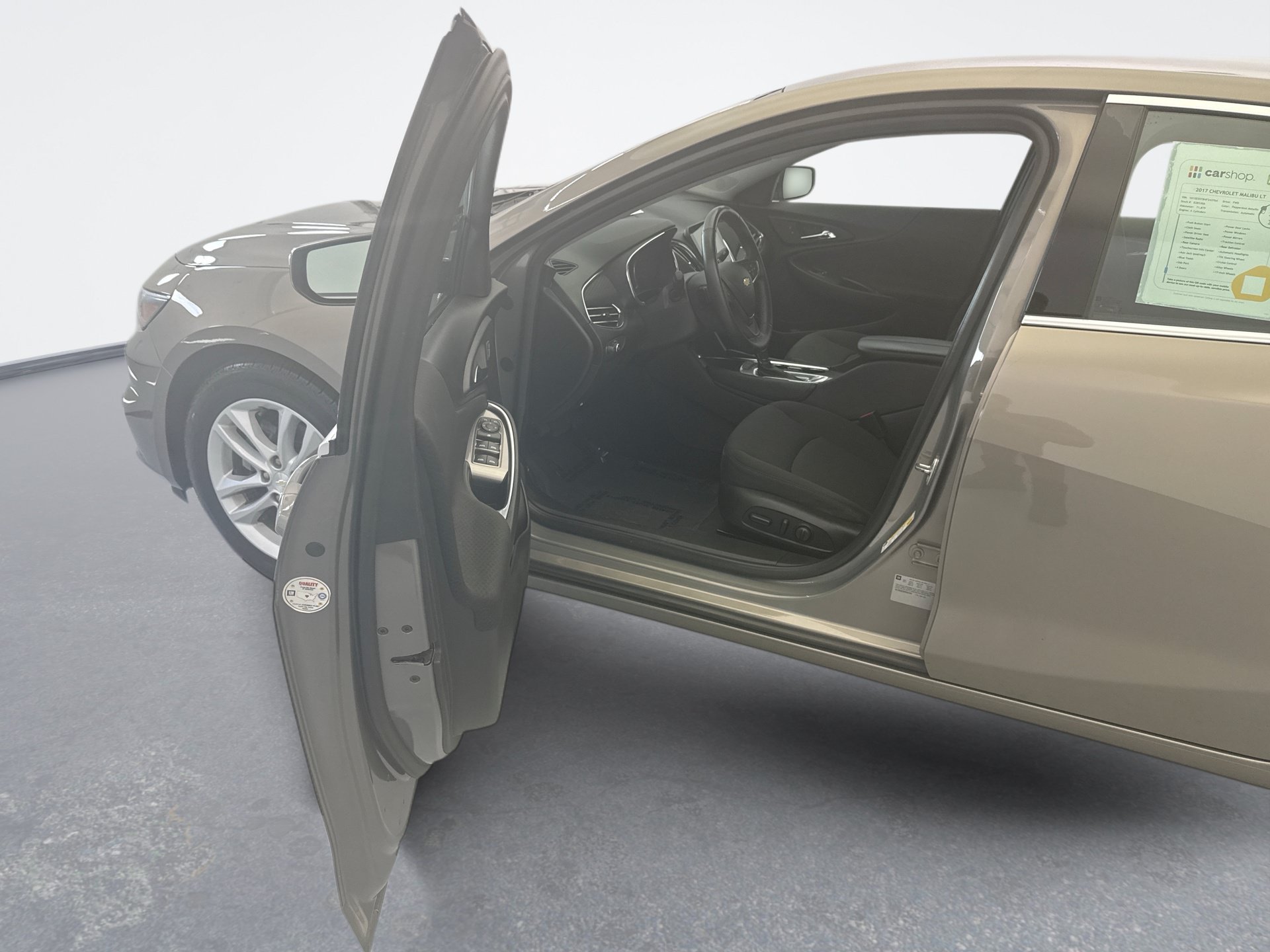 Used 2017 Chevrolet Malibu LT FWD image 9