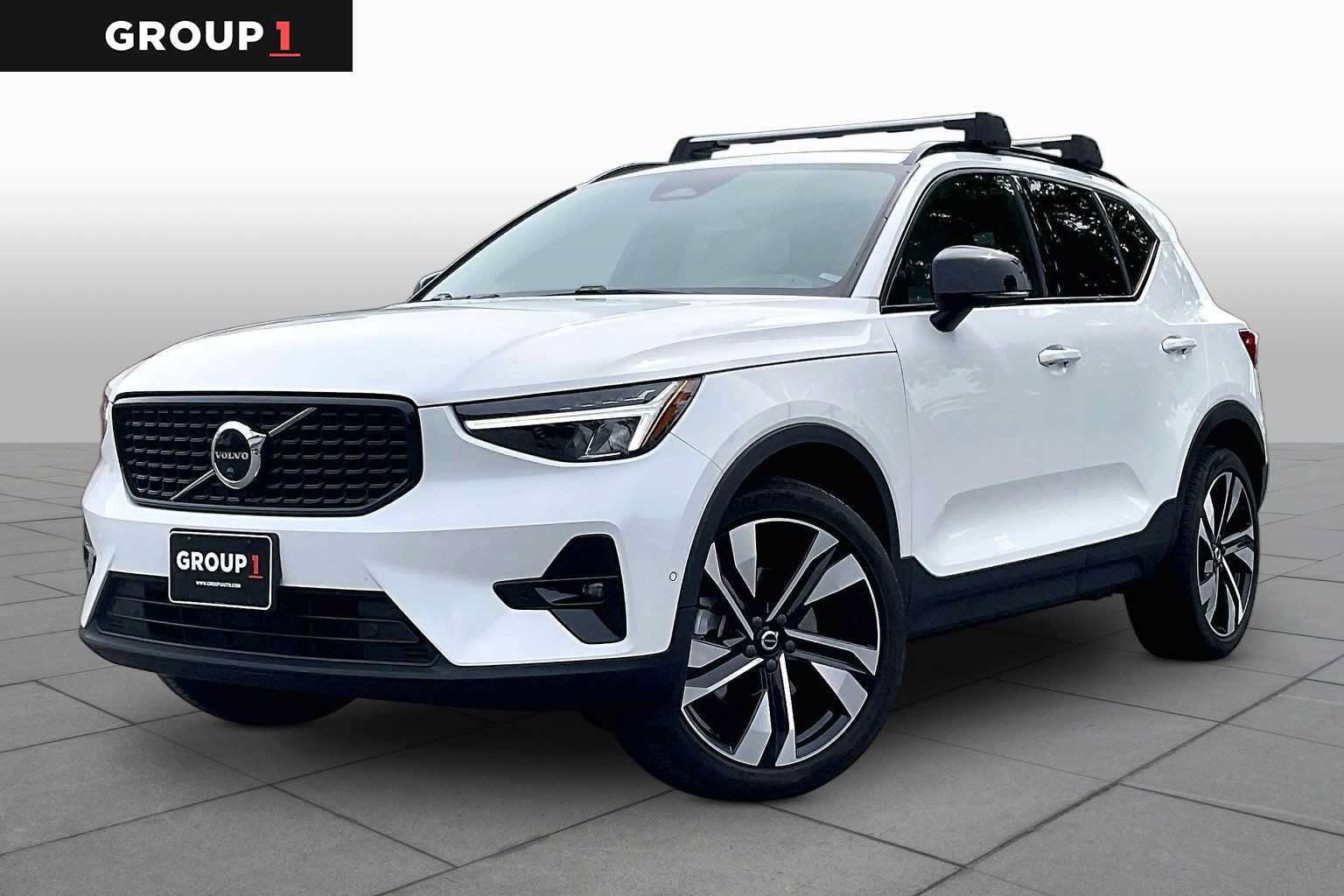 Used 2023 Volvo XC40 B5 Plus AWD/4WD image 1