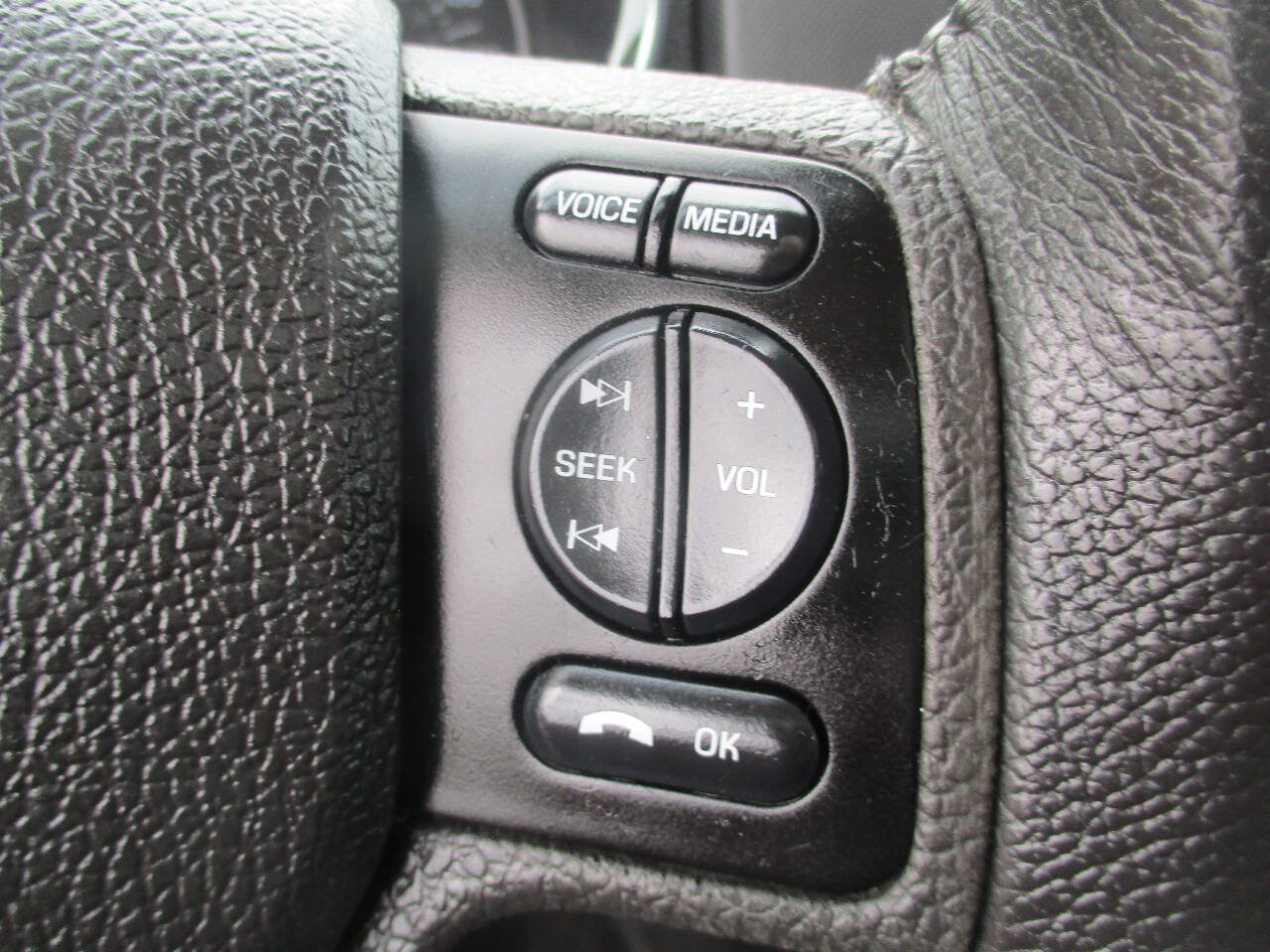 Used 2010 Ford Explorer XLT AWD/4WD image 23