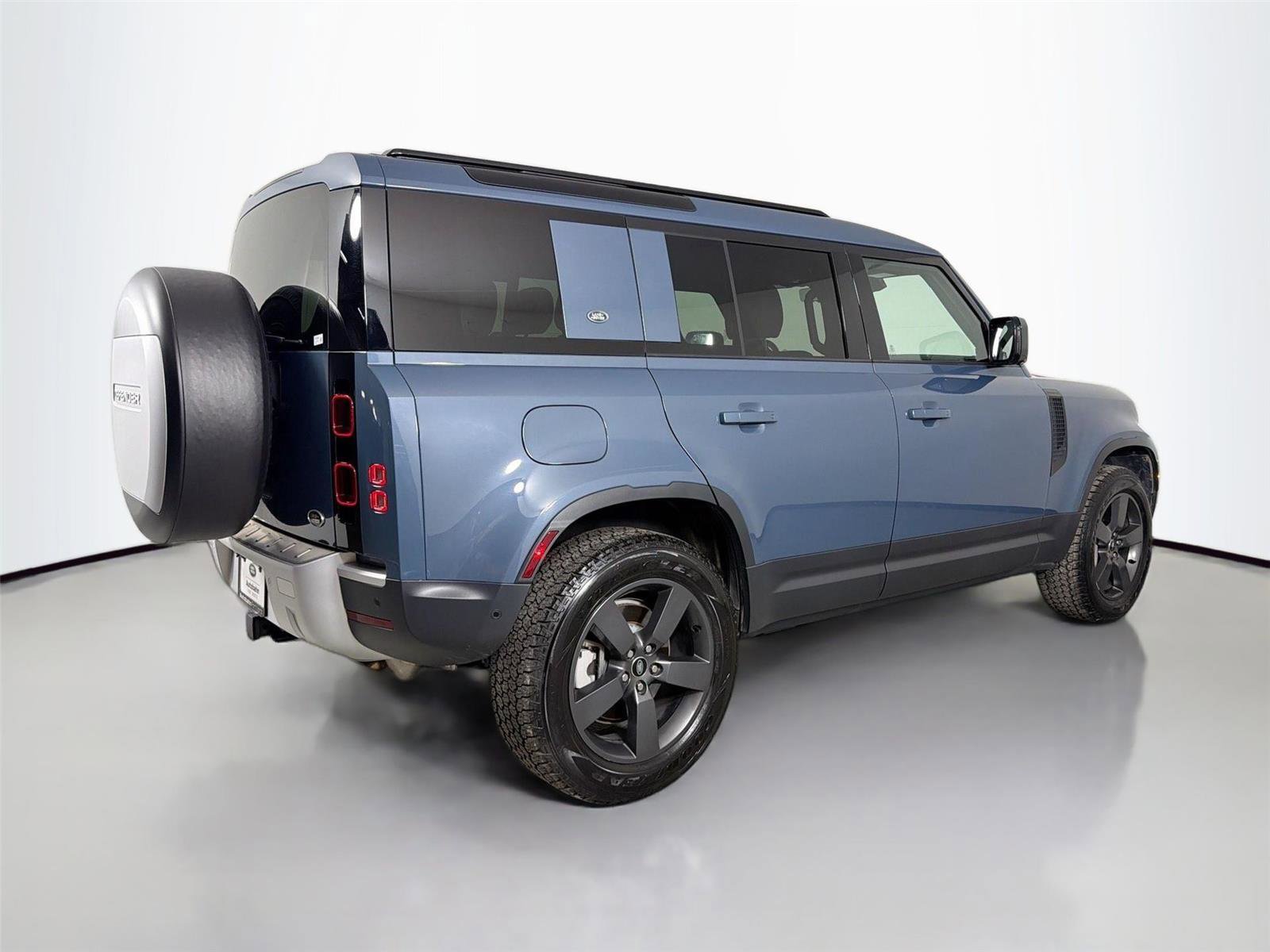 Certified 2021 Land Rover Defender 110 SE image 5