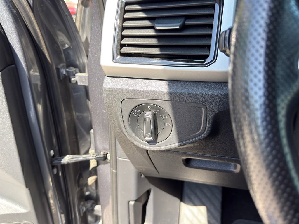 Used 2022 Volkswagen Atlas SEL Premium image 23