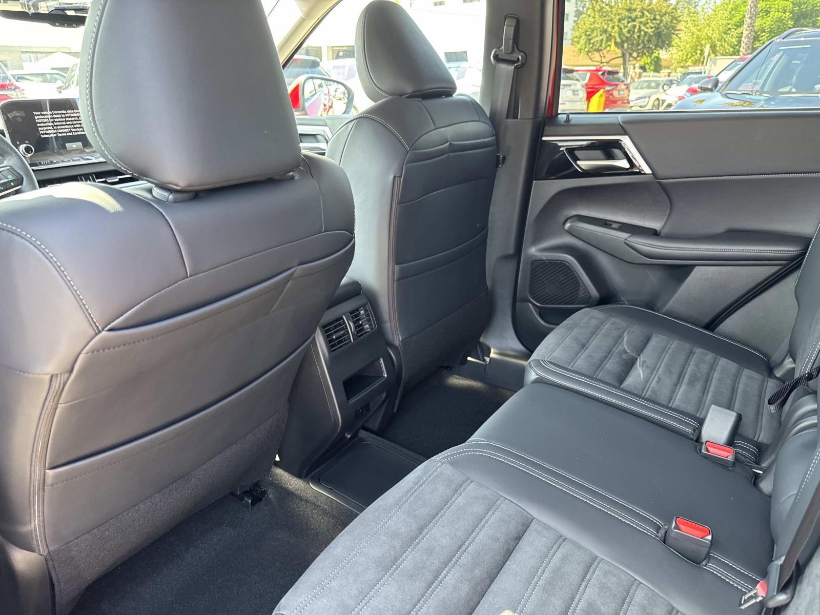 New 2025 Mitsubishi Outlander 4WD Plug-In Hybrid image 12