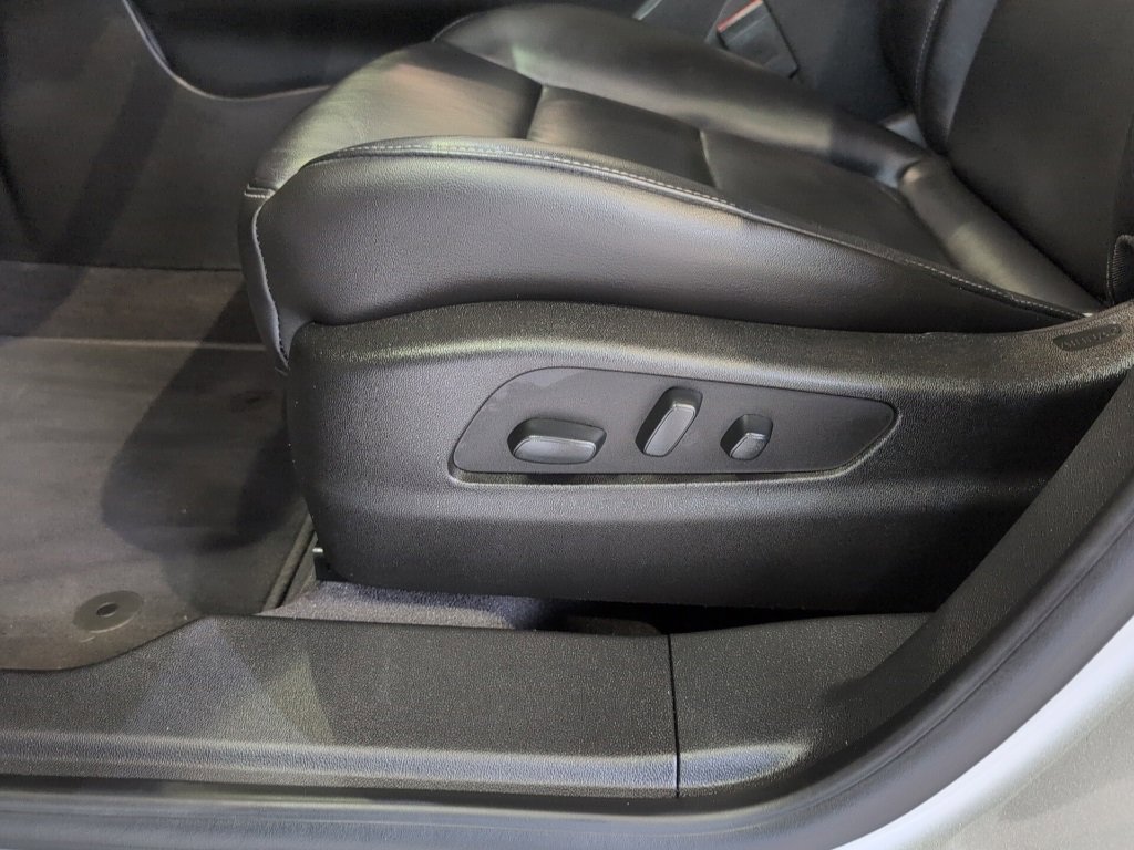 Used 2019 Cadillac XT4 Premium Luxury w/ Technology Package image 12