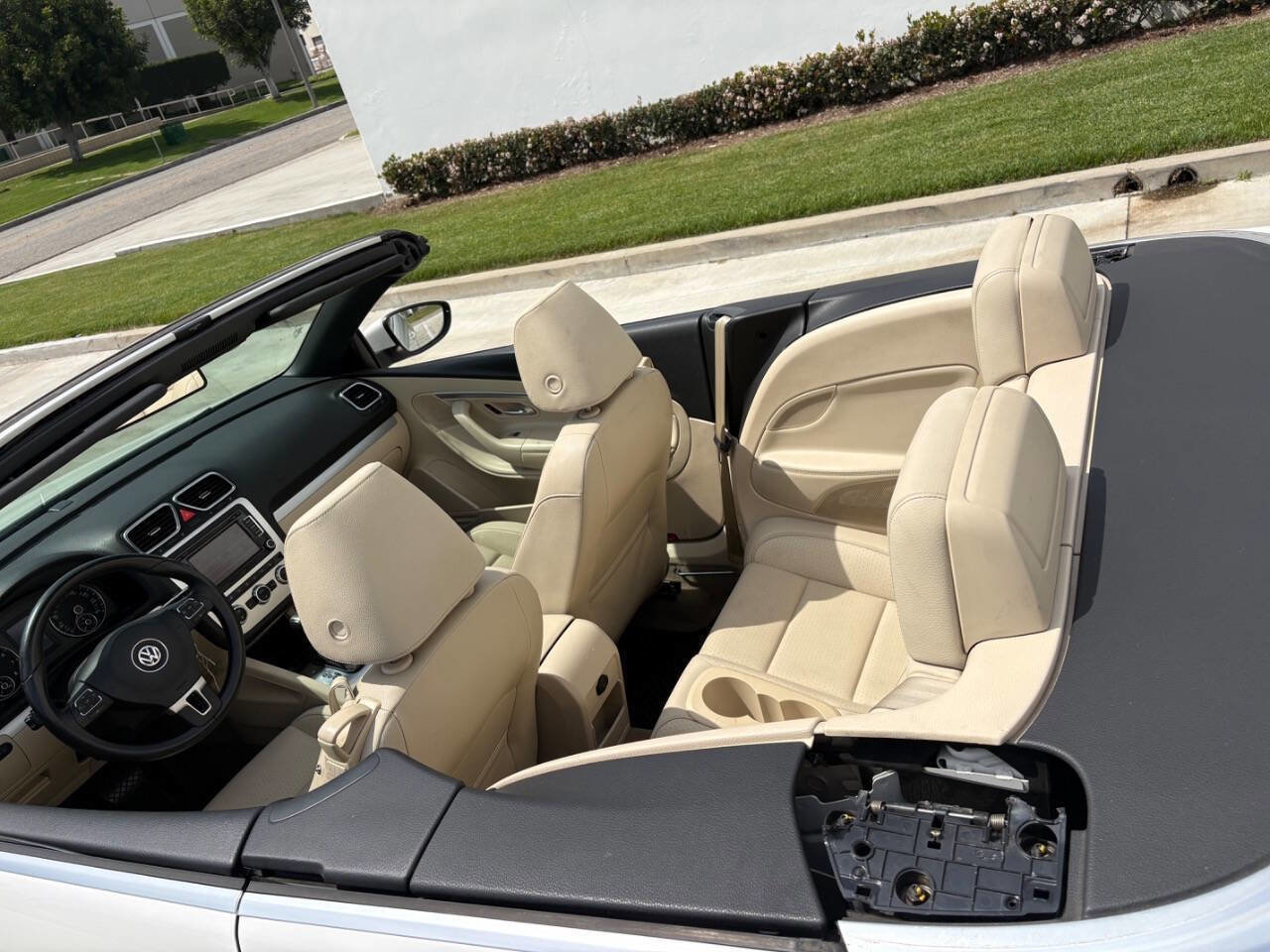 Used 2013 Volkswagen Eos Komfort image 25