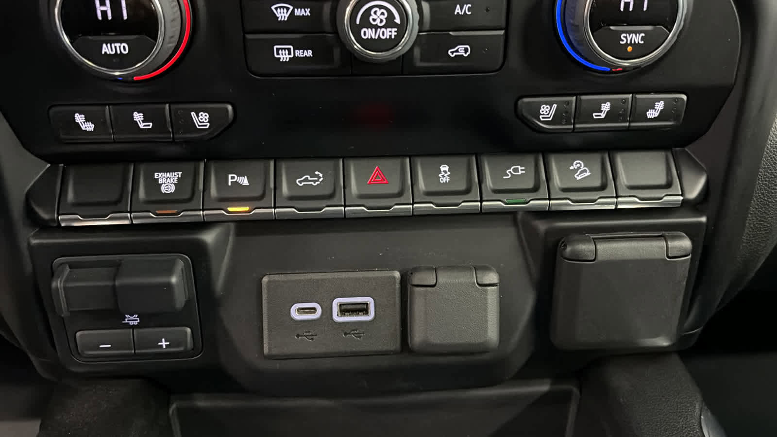 Used 2022 Chevrolet Silverado 2500 LTZ w/ LTZ Plus Package image 18