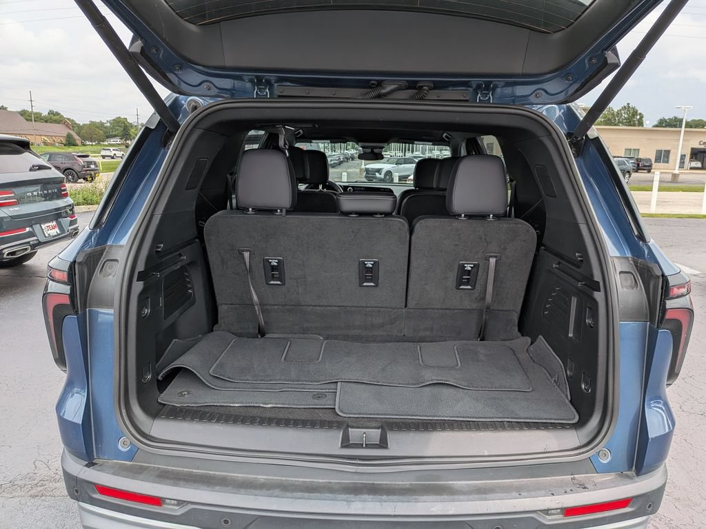 Used 2026 Chevrolet Traverse LT AWD/4WD image 23