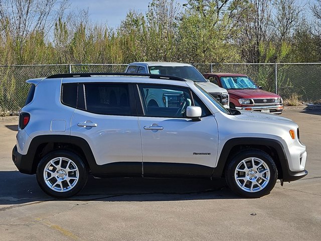 Used 2021 Jeep Renegade Latitude w/ Sun & Sound Group video 4