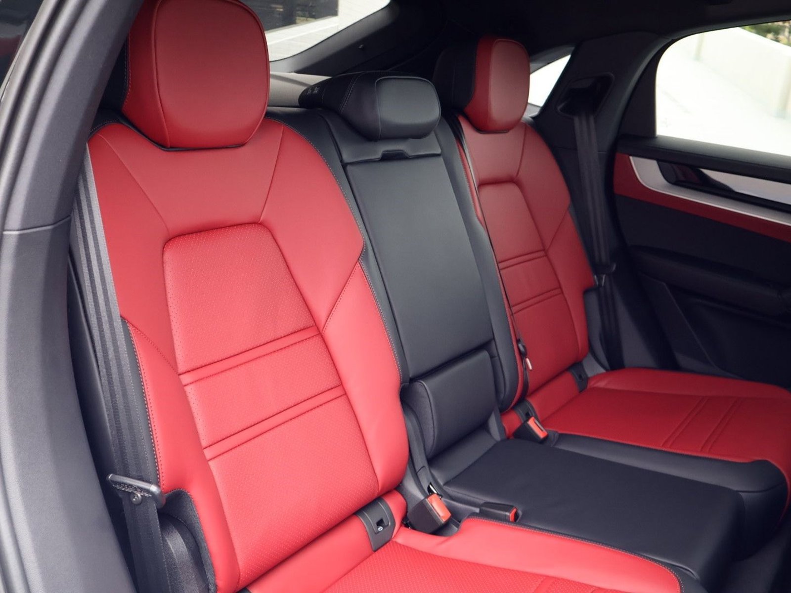 New 2026 Porsche Cayenne Coupe AWD/4WD image 23