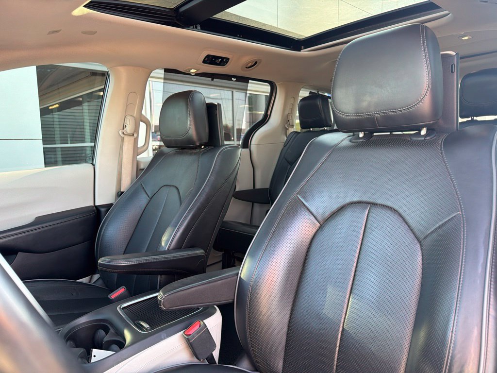 Used 2018 Chrysler Pacifica Limited FWD image 10