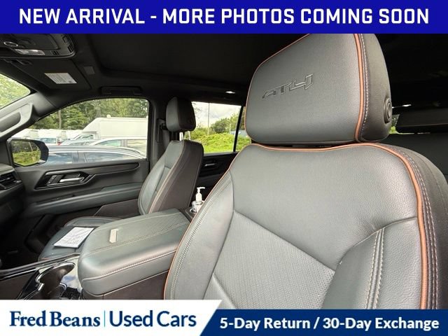 Used 2025 GMC Yukon AT4 w/ AT4 Premium Package AWD/4WD image 17