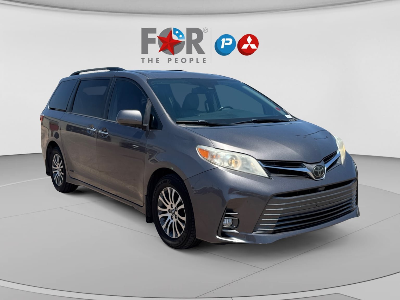 Used 2018 Toyota Sienna XLE w/ XLE Navigation Package FWD image 7