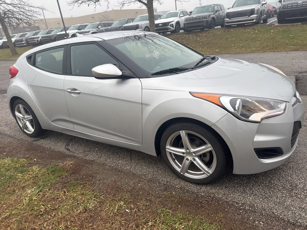 Used 2016 Hyundai Veloster image 3