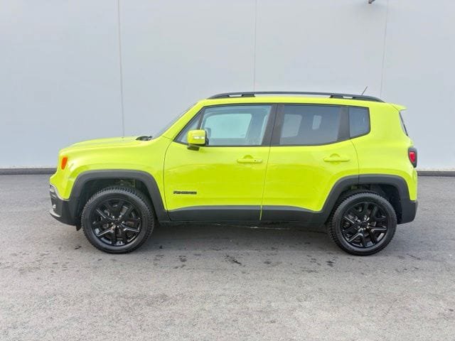 Used 2017 Jeep Renegade Altitude AWD/4WD image 9