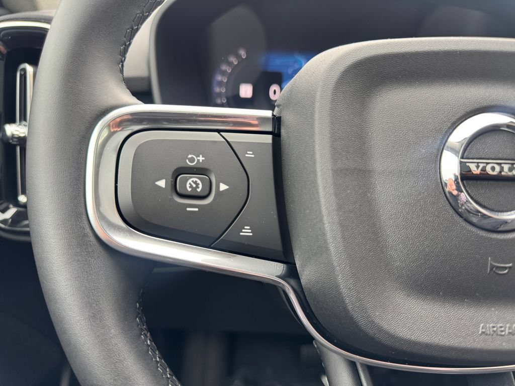 Certified 2026 Volvo XC40 B5 Plus AWD/4WD image 15