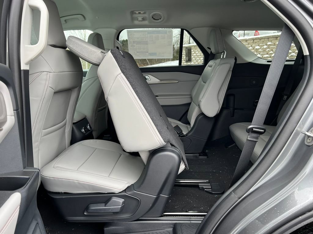 Used 2026 Ford Explorer Active w/ Active Comfort Package image 5