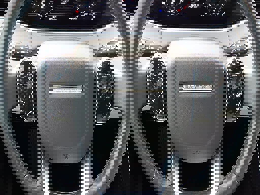 Used 2020 Land Rover Range Rover Evoque SE image 17