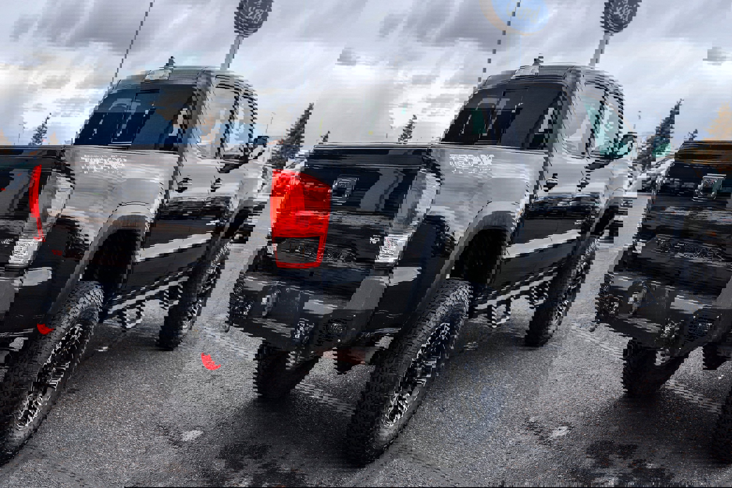 Used 2019 Toyota Tacoma TRD Off-Road image 4