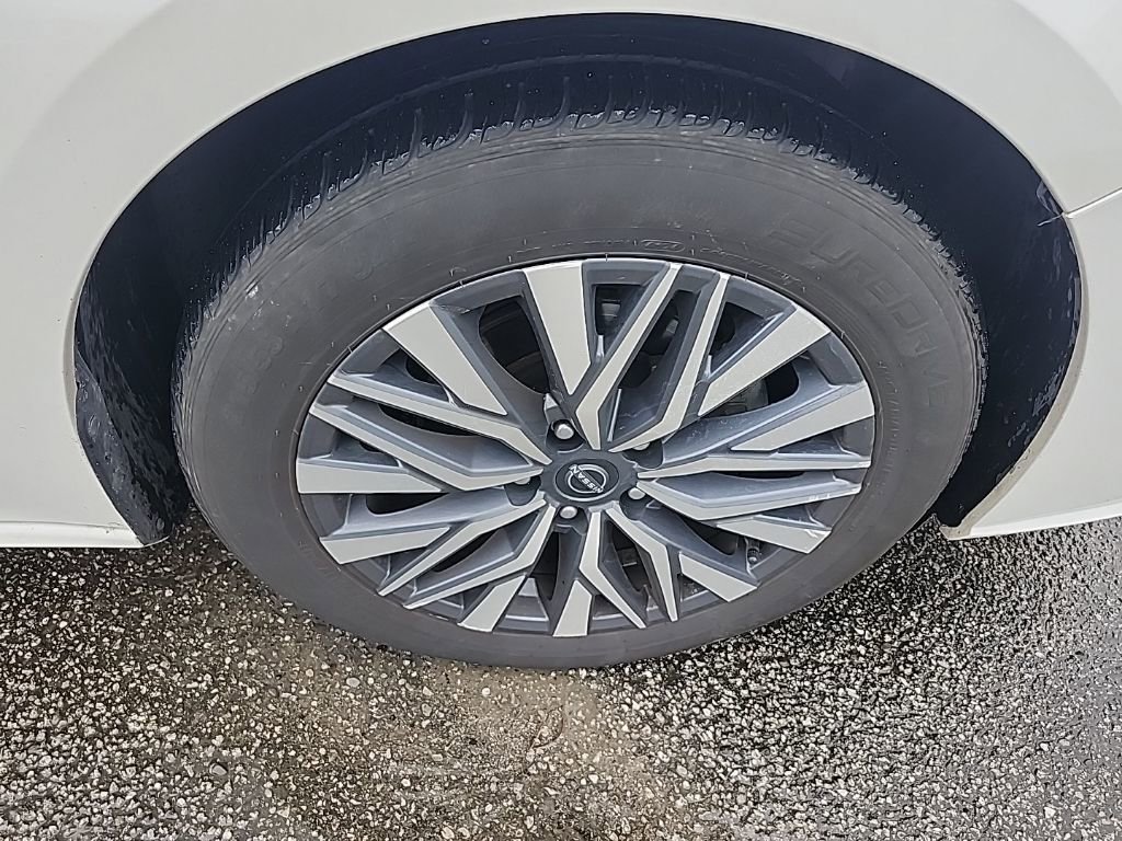 Used 2023 Nissan Altima 2.5 SV FWD image 14