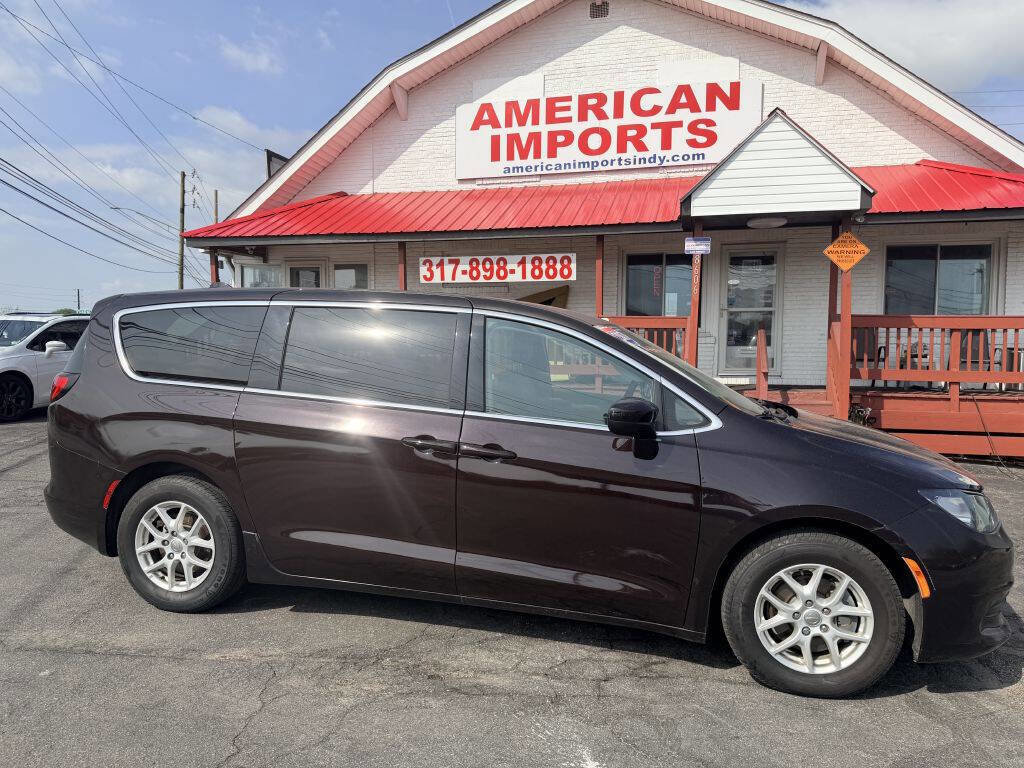 Used 2017 Chrysler Pacifica Touring image 1