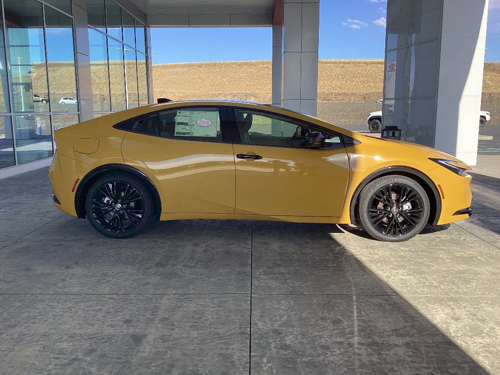 New 2026 Toyota Prius Plug-In Hybrid FWD image 10