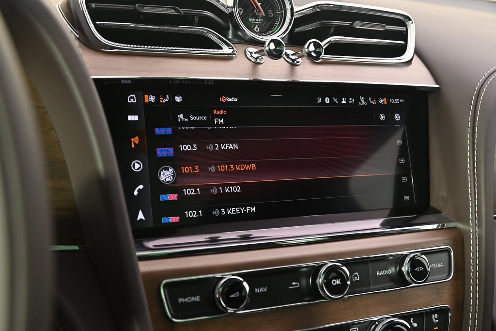 Used 2024 Bentley Bentayga Extended Wheelbase image 27