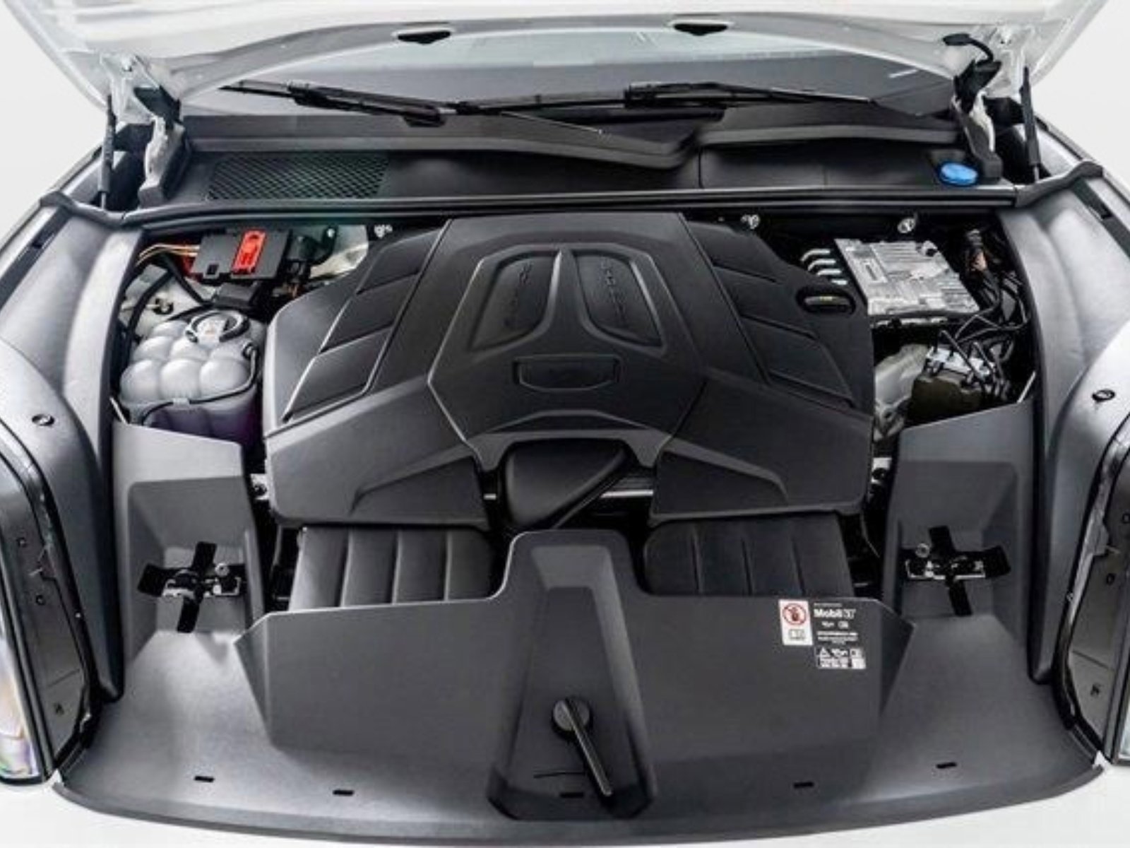 Used 2025 Porsche Cayenne image 65