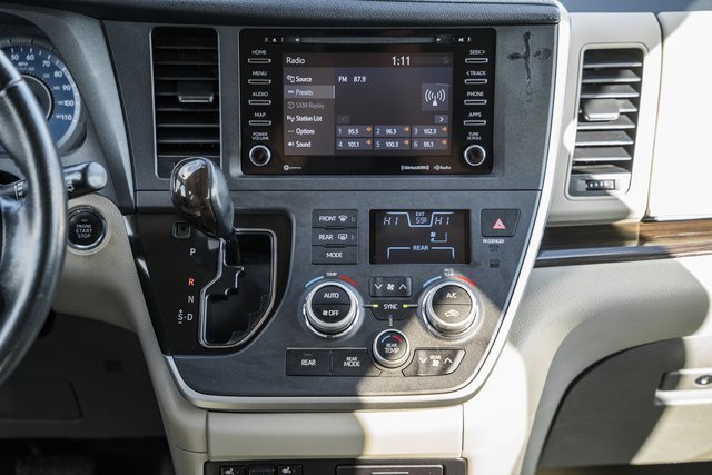 Used 2020 Toyota Sienna XLE image 22