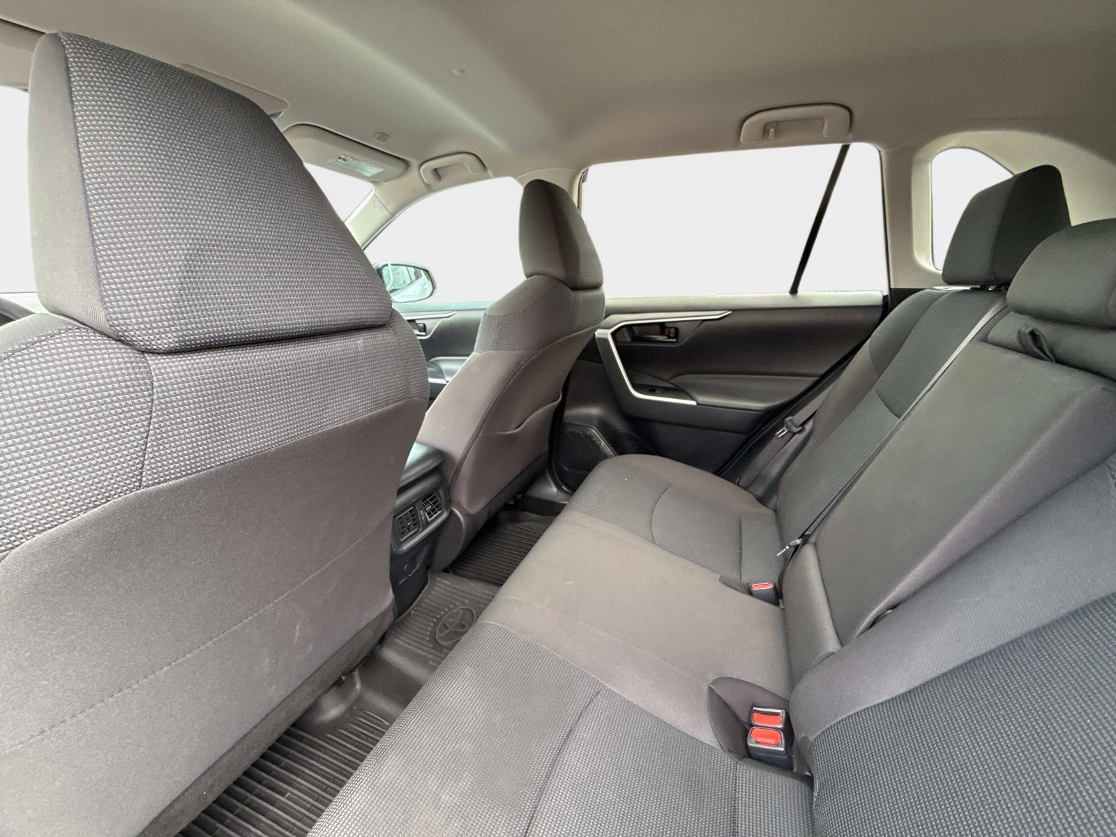 Used 2024 Toyota RAV4 LE FWD image 19