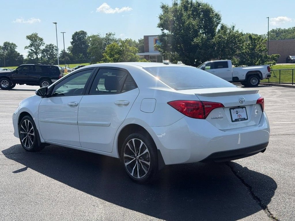 Used 2017 Toyota Corolla SE w/ SE Premium Package FWD image 7