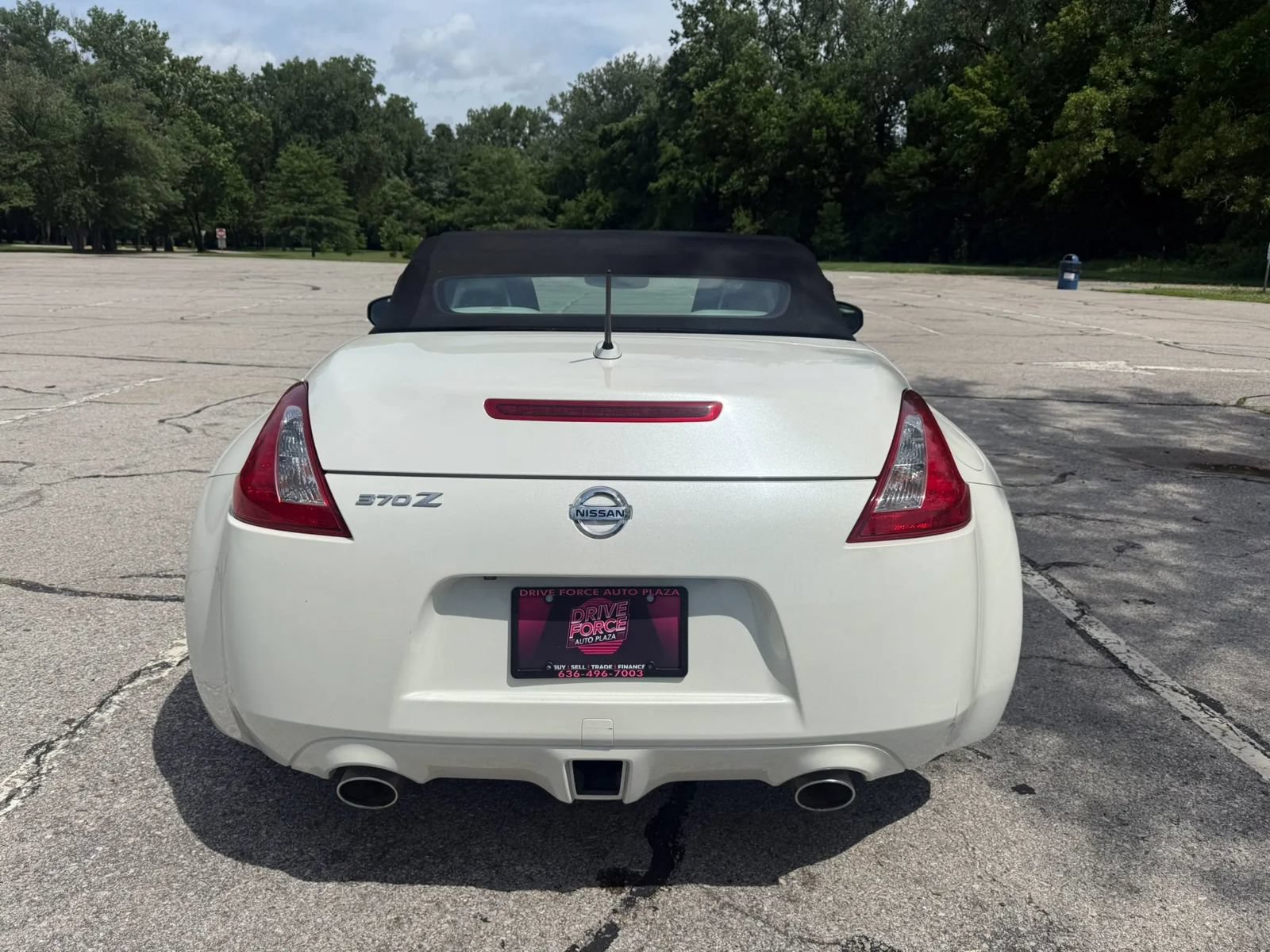 Used 2017 Nissan 370Z Touring RWD image 6