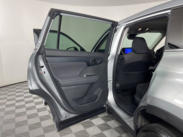 Used 2023 Toyota Highlander L FWD image 39