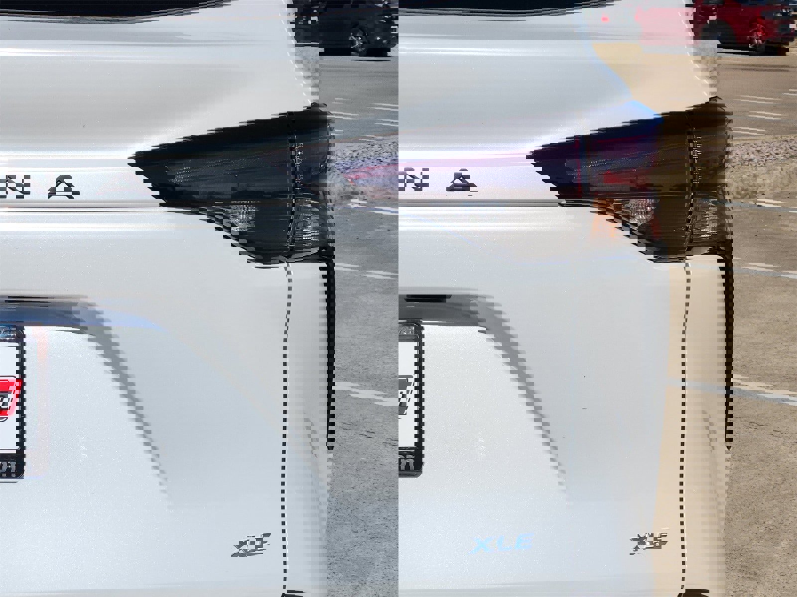 Used 2026 Toyota Sienna XLE image 12