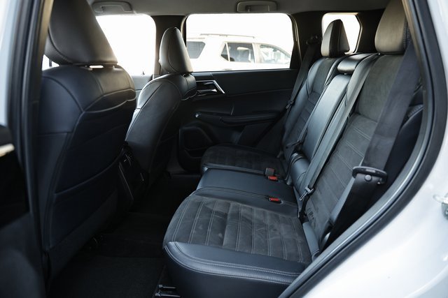 Used 2024 Mitsubishi Outlander SE image 23