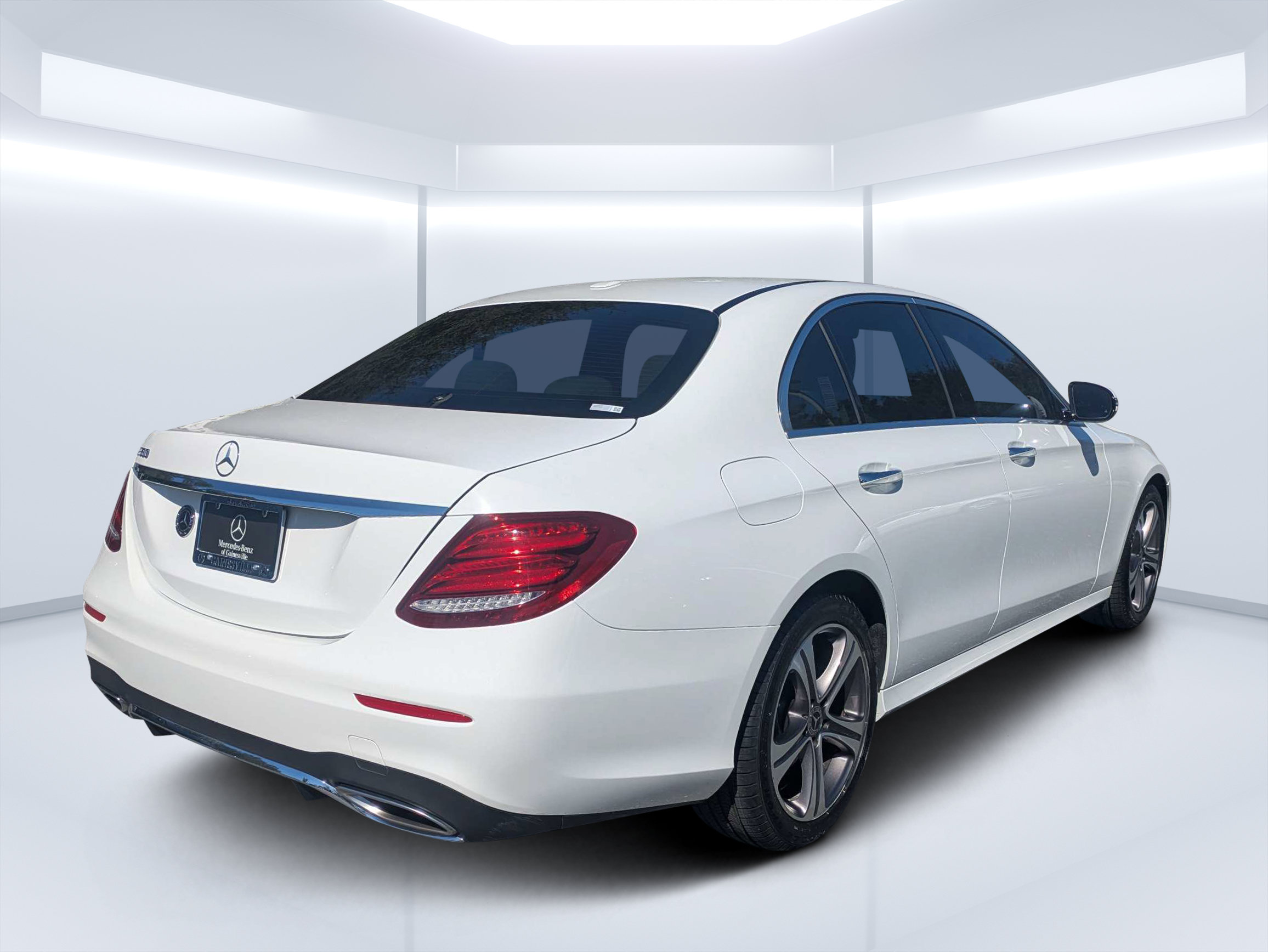 Used 2020 Mercedes-Benz E 350 Sedan image 3