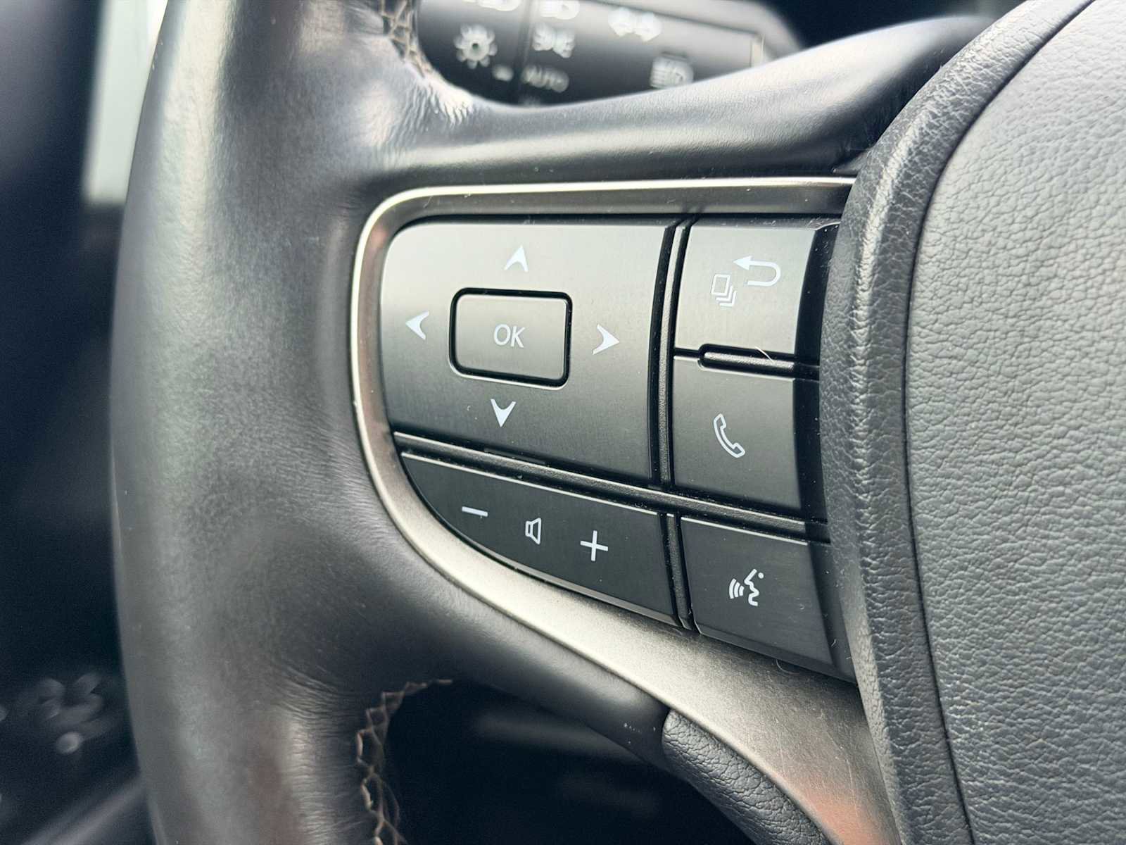 Used 2019 Lexus UX 250h w/ Premium Package image 24