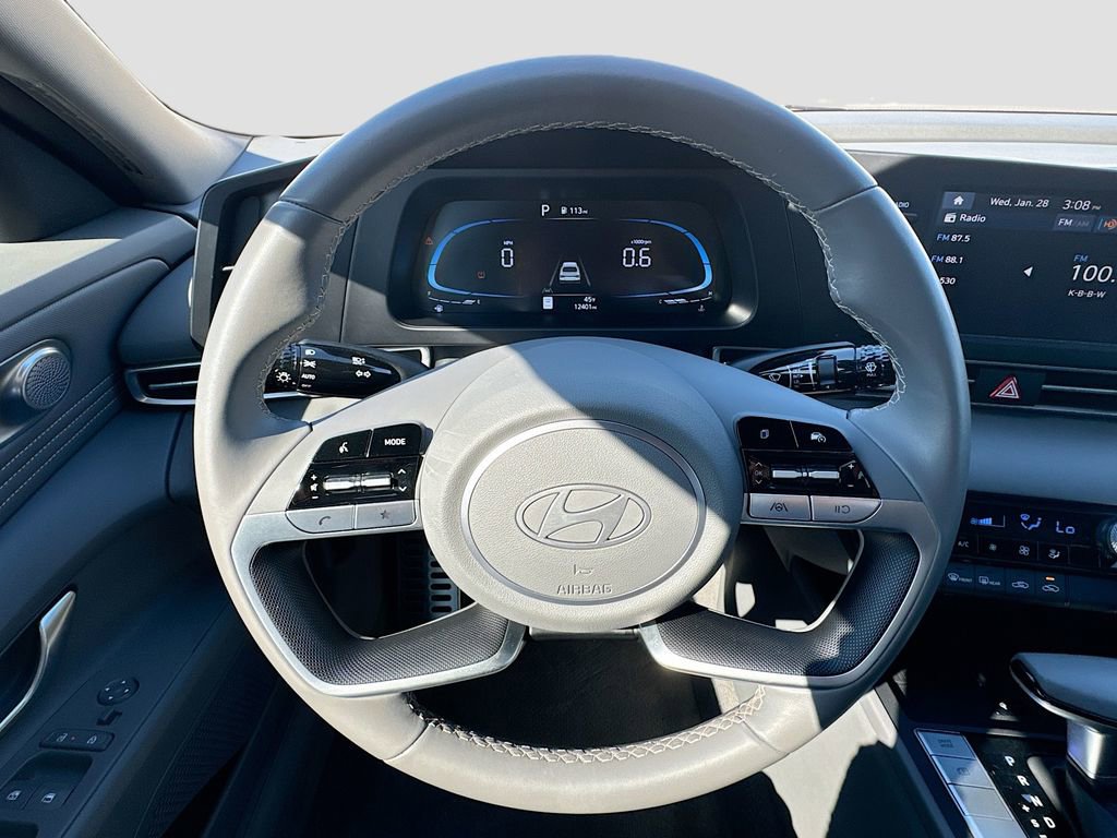 Used 2025 Hyundai Elantra Sport image 12