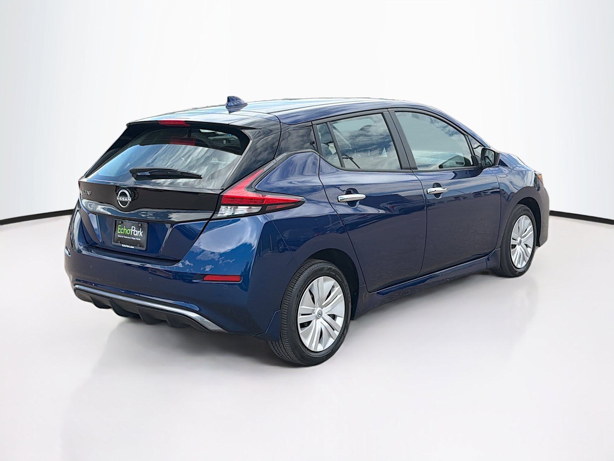 Used 2025 Nissan Leaf S FWD image 9