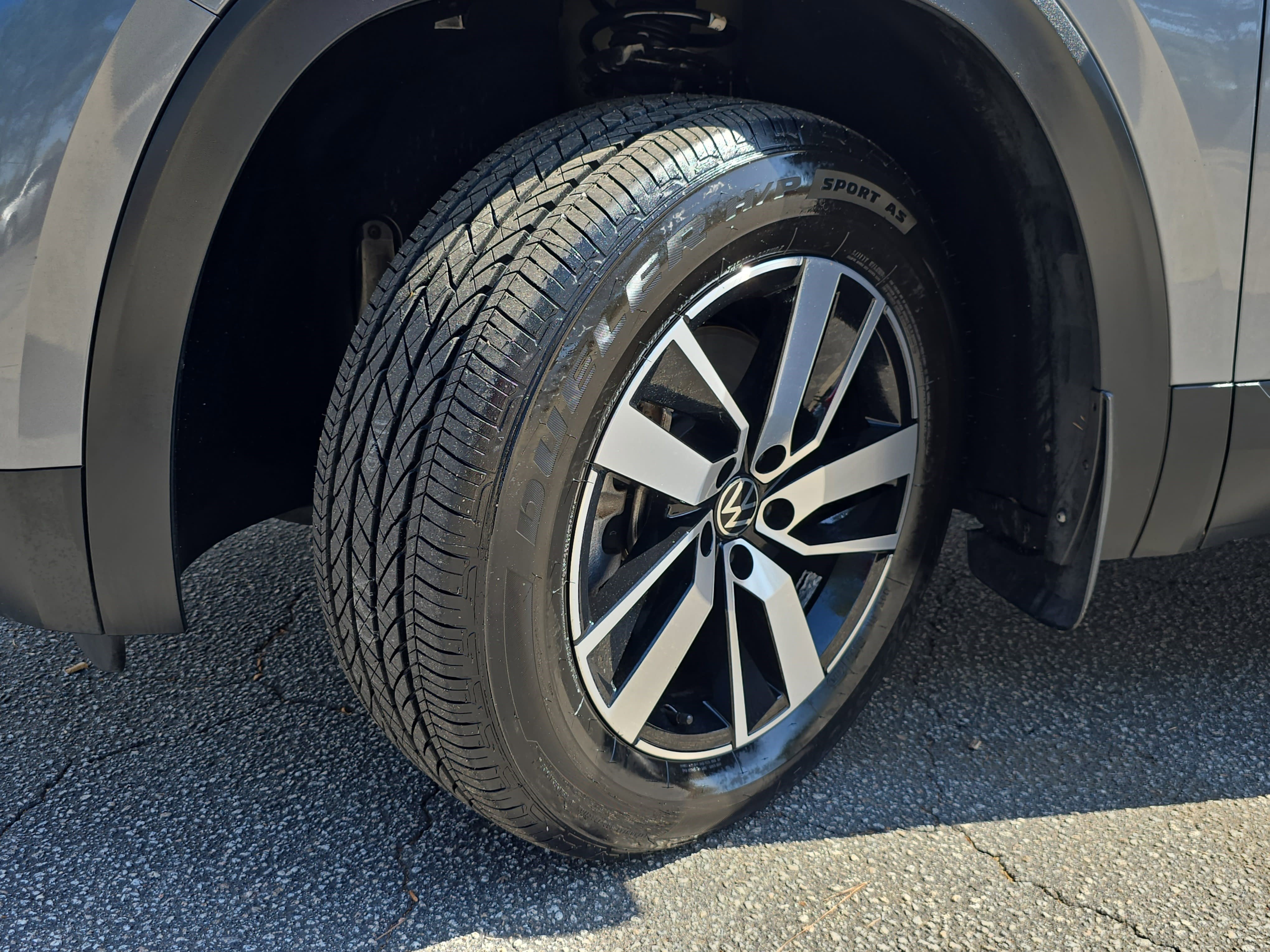 Used 2023 Volkswagen Atlas SE image 32