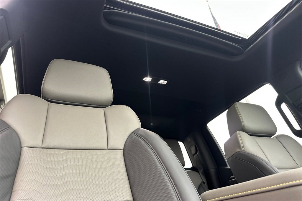 Used 2024 Chevrolet Silverado 1500 ZR2 w/ Technology Package image 17