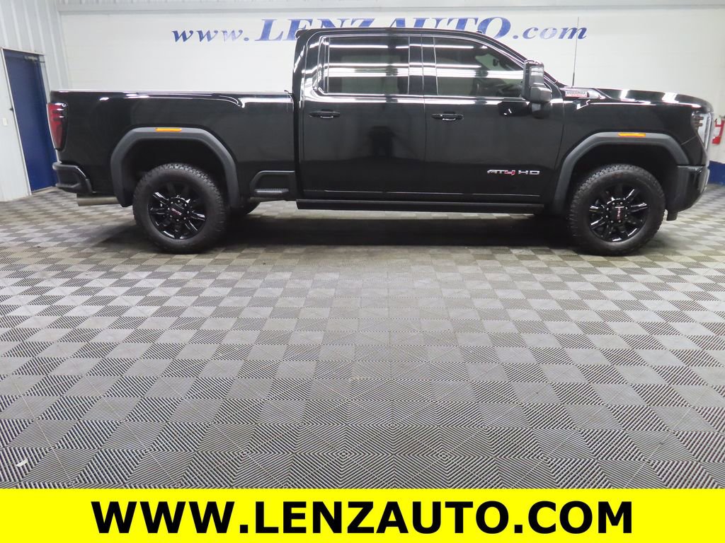 Used 2025 GMC Sierra 2500 AT4 image 2