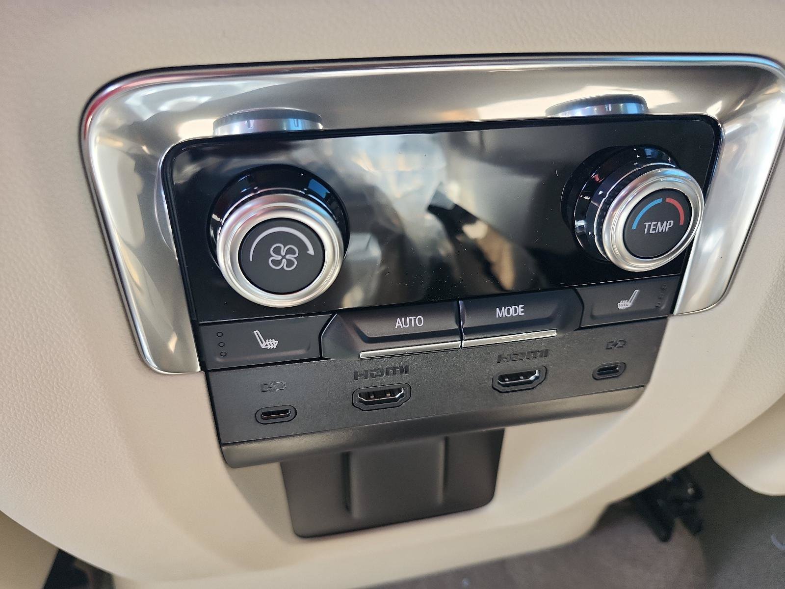New 2026 GMC Yukon XL Denali w/ Denali Reserve Package AWD/4WD image 11