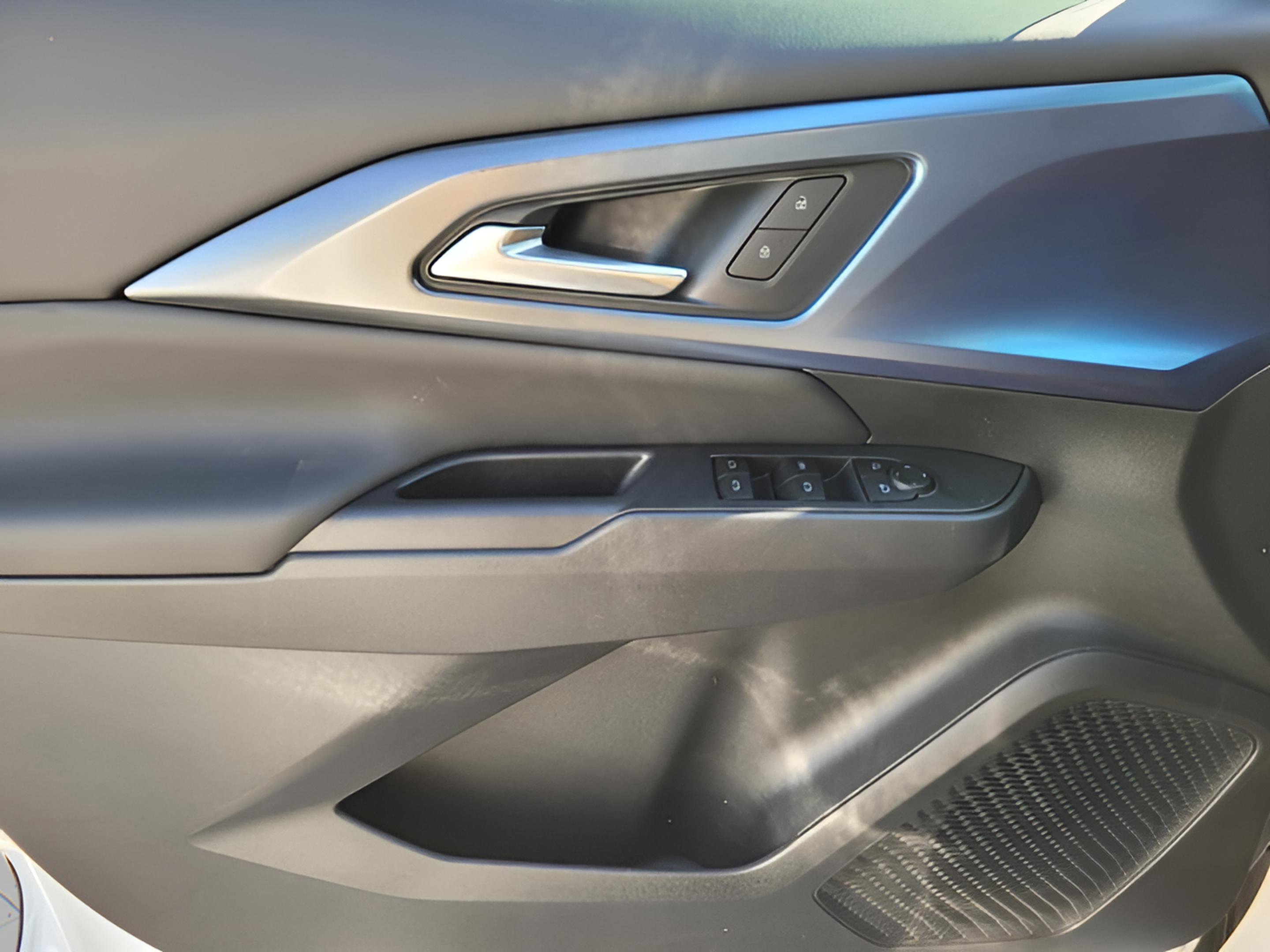 New 2026 Chevrolet Equinox EV LT image 24