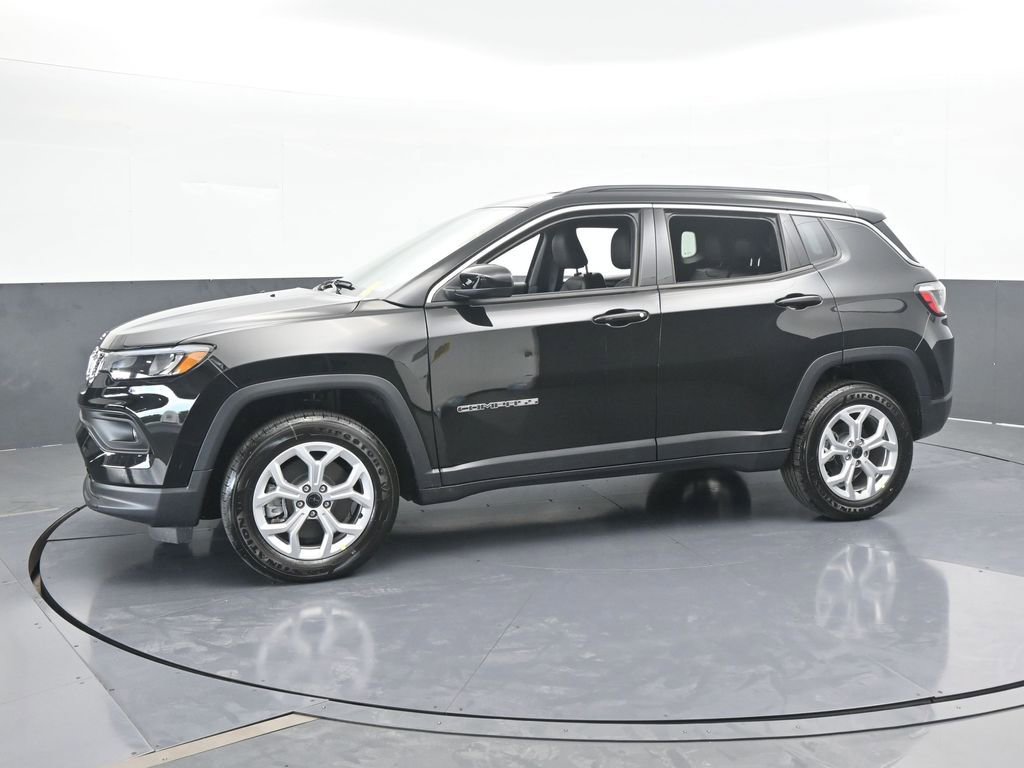 Used 2026 Jeep Compass Latitude AWD/4WD image 2