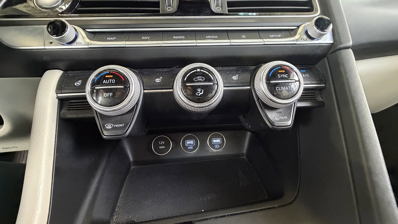 Used 2023 Genesis G70 2.0T AWD/4WD image 13