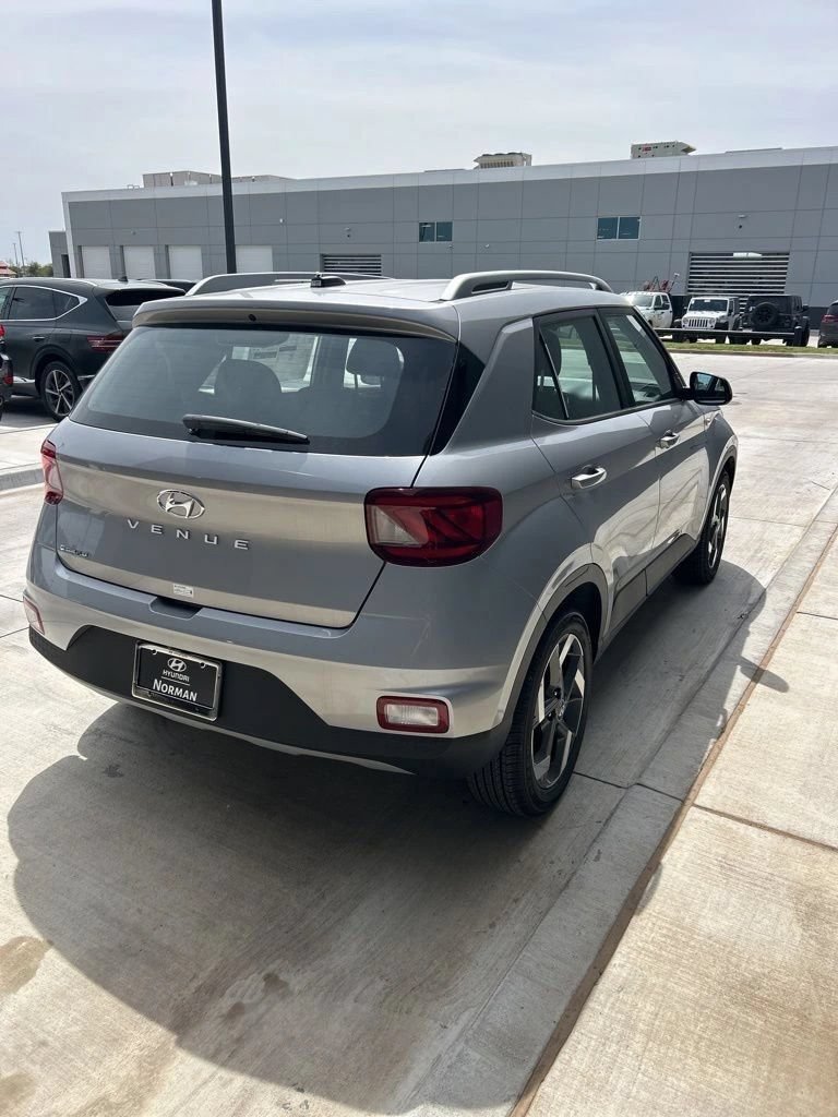 New 2026 Hyundai Venue SEL FWD image 4