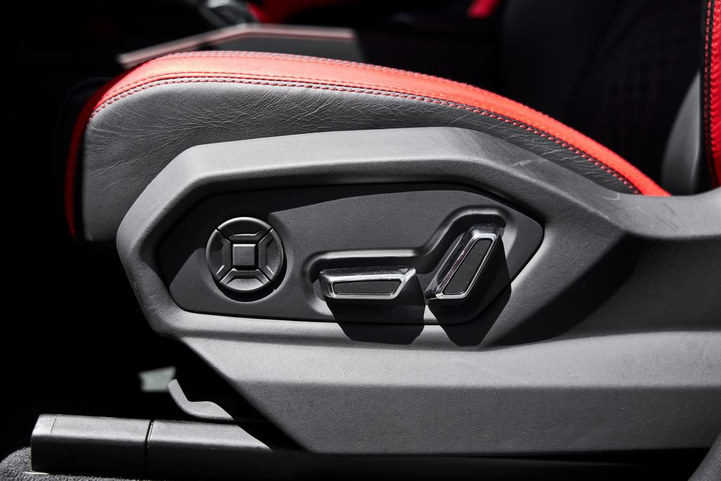 Used 2023 Lamborghini Urus S AWD/4WD image 36