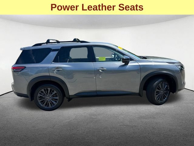 Used 2026 Nissan Pathfinder SL w/ SL Premium Package AWD/4WD image 11