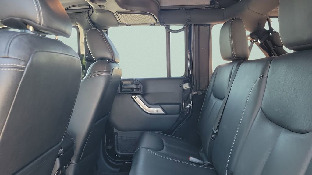 Used 2016 Jeep Wrangler Unlimited Rubicon AWD/4WD image 9