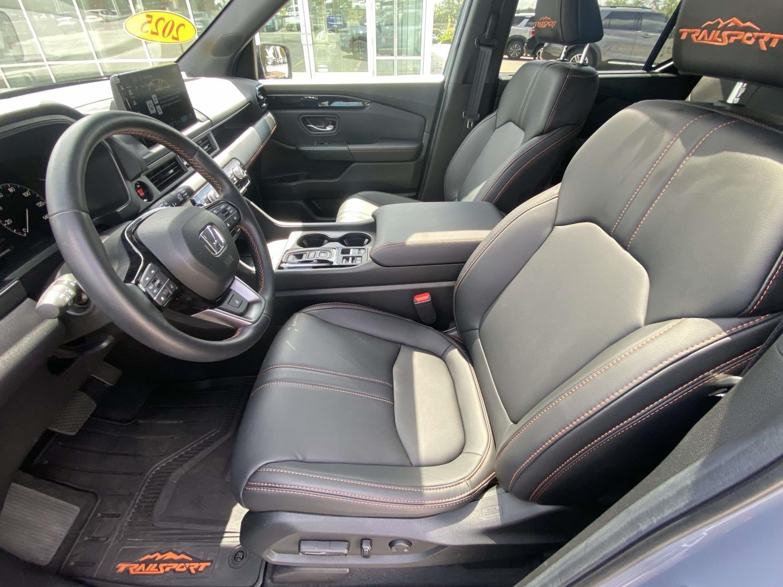 Used 2025 Honda Pilot TrailSport image 16